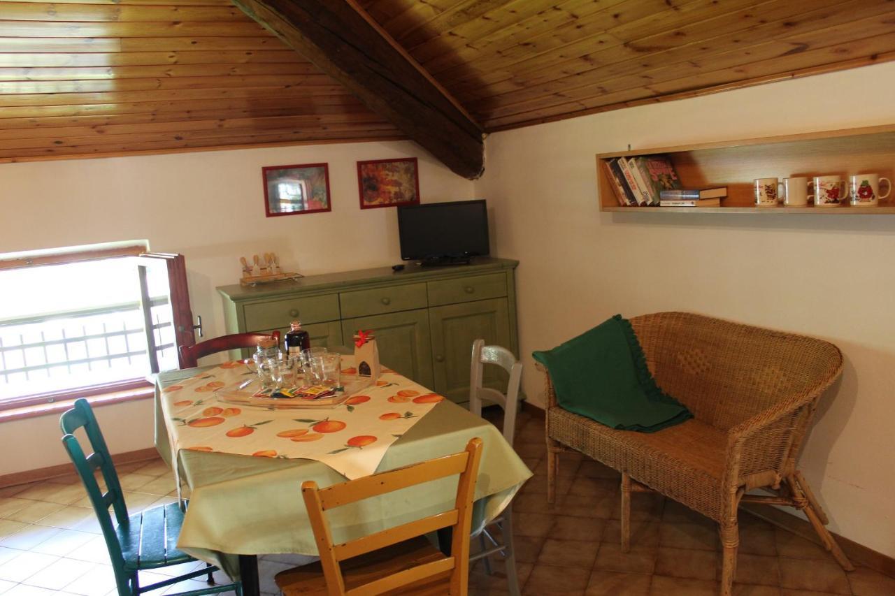 Residence Zecchini Tiarno di Sotto Ruang foto