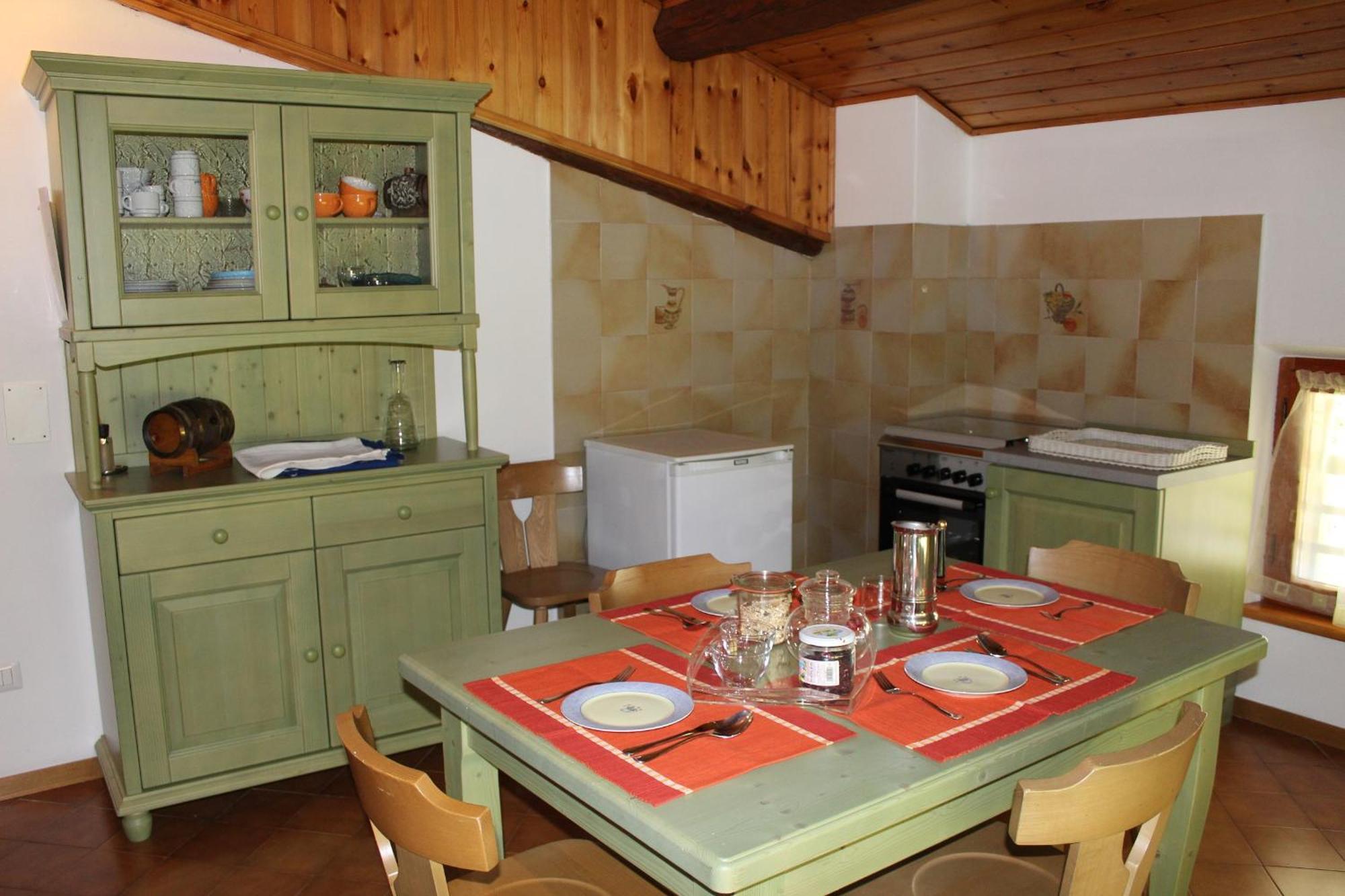 Residence Zecchini Tiarno di Sotto Ruang foto