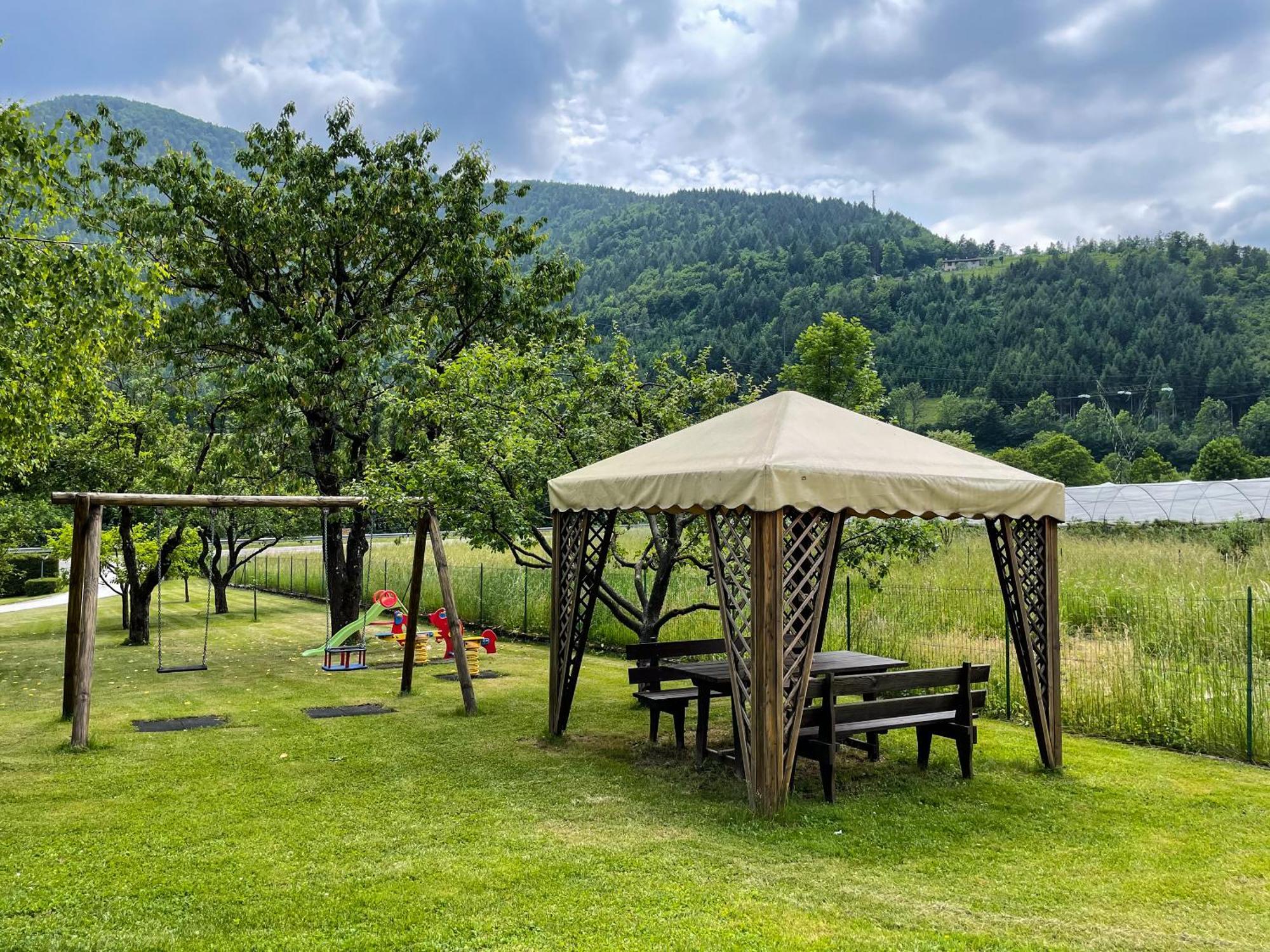 Residence Zecchini Tiarno di Sotto Bagian luar foto