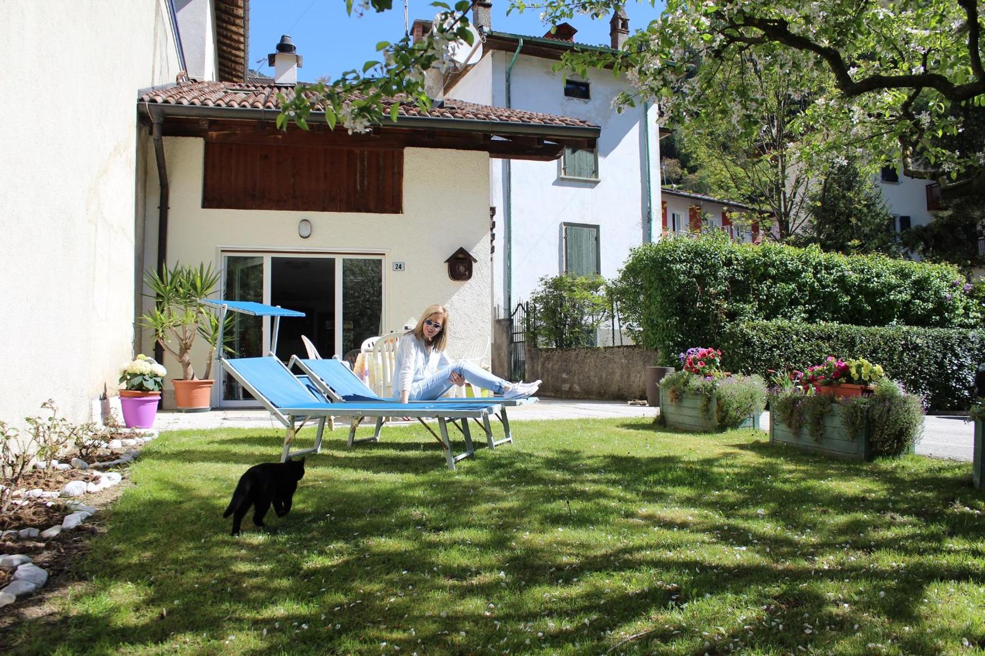 Residence Zecchini Tiarno di Sotto Ruang foto